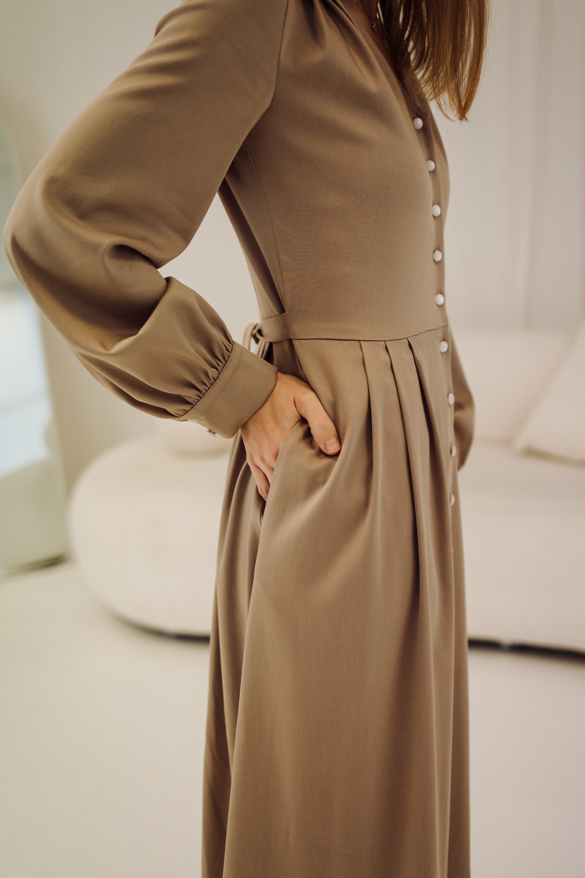 Elegancka sukienka Vella Sandstone - obrazek 6