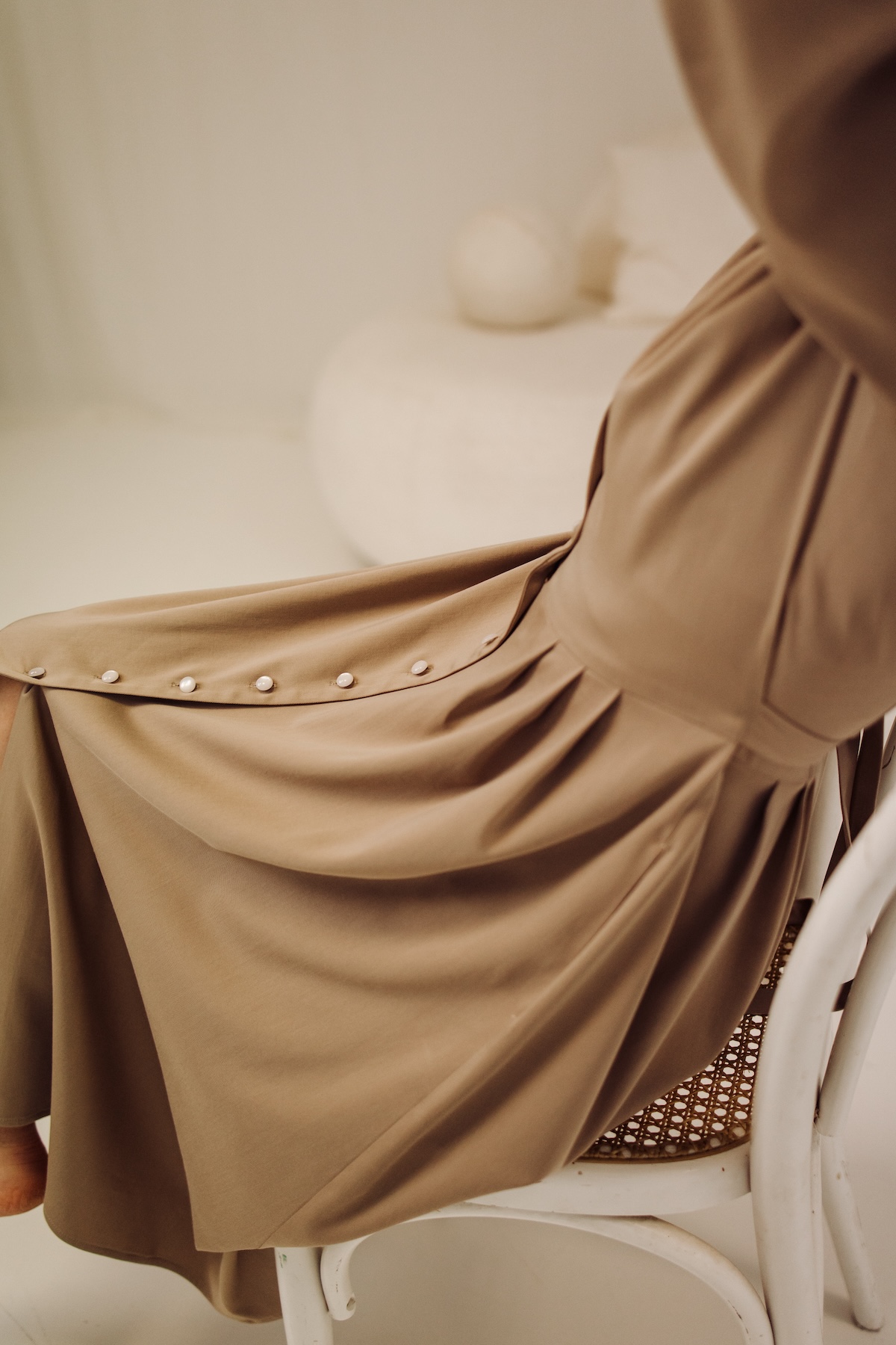 Elegancka sukienka Vella Sandstone - obrazek 2